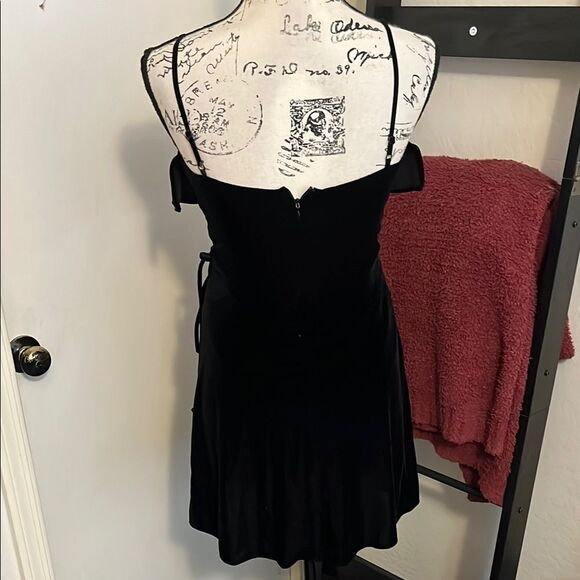 Bailey 44 Black Princess Velvet Ruffle Front Petite Dress Event Party Formal - Picture 9 of 16